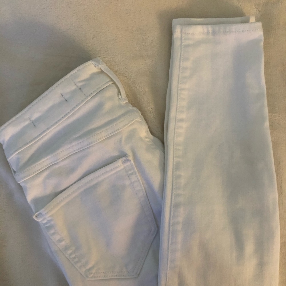 white skinny jeans 🐩